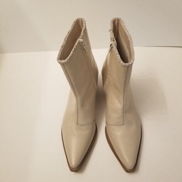 Coconuts By Matisse Arial Ivory Ankle Boots  size 8.5 - Picture 4 of 6